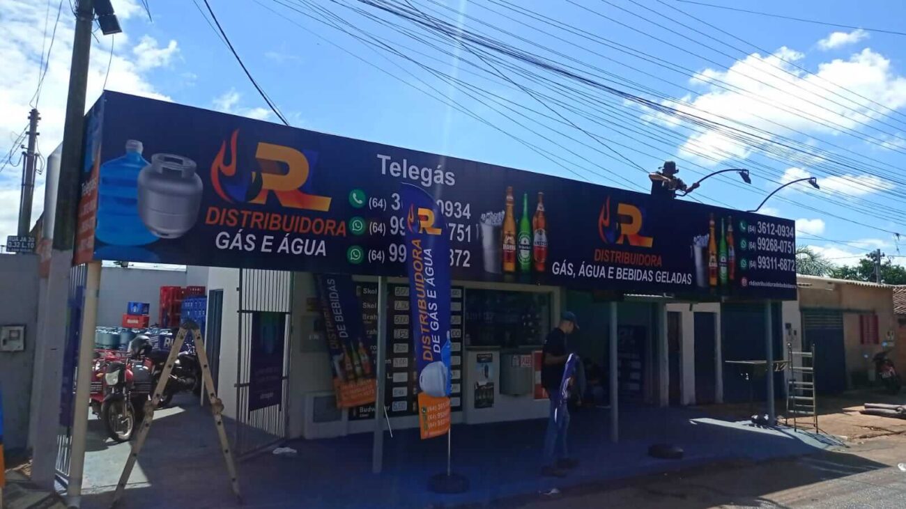 flag-wind-banner (1)